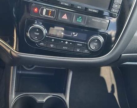 Чорний Міцубісі Аутлендер, об'ємом двигуна 2 л та пробігом 237 тис. км за 13800 $, фото 16 на Automoto.ua