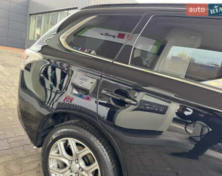 Чорний Міцубісі Аутлендер, об'ємом двигуна 2 л та пробігом 157 тис. км за 15299 $, фото 18 на Automoto.ua