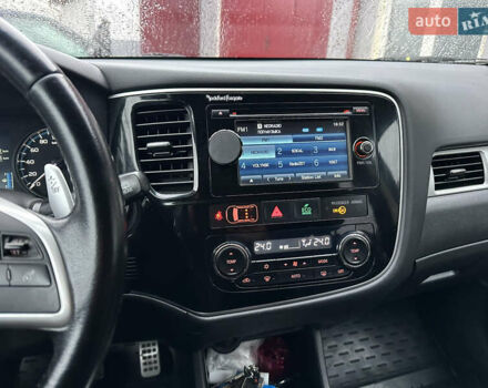 Черный Мицубиси Аутлендер, объемом двигателя 2 л и пробегом 223 тыс. км за 13400 $, фото 17 на Automoto.ua