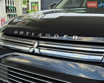 Чорний Міцубісі Аутлендер, об'ємом двигуна 2 л та пробігом 157 тис. км за 15299 $, фото 27 на Automoto.ua