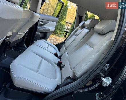 Чорний Міцубісі Аутлендер, об'ємом двигуна 2 л та пробігом 173 тис. км за 15299 $, фото 110 на Automoto.ua