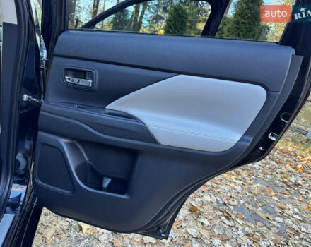 Чорний Міцубісі Аутлендер, об'ємом двигуна 2 л та пробігом 173 тис. км за 15299 $, фото 115 на Automoto.ua