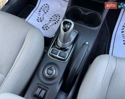 Чорний Міцубісі Аутлендер, об'ємом двигуна 2 л та пробігом 173 тис. км за 15299 $, фото 105 на Automoto.ua