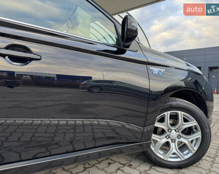 Чорний Міцубісі Аутлендер, об'ємом двигуна 2 л та пробігом 157 тис. км за 15299 $, фото 51 на Automoto.ua