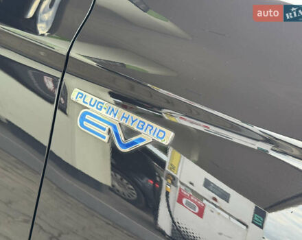 Чорний Міцубісі Аутлендер, об'ємом двигуна 2 л та пробігом 157 тис. км за 15299 $, фото 14 на Automoto.ua