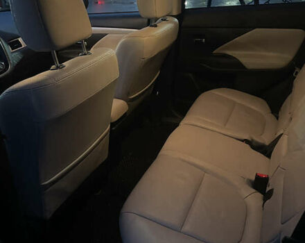 Черный Мицубиси Аутлендер, объемом двигателя 2 л и пробегом 206 тыс. км за 14500 $, фото 4 на Automoto.ua