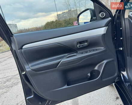 Чорний Міцубісі Аутлендер, об'ємом двигуна 2 л та пробігом 157 тис. км за 15299 $, фото 67 на Automoto.ua