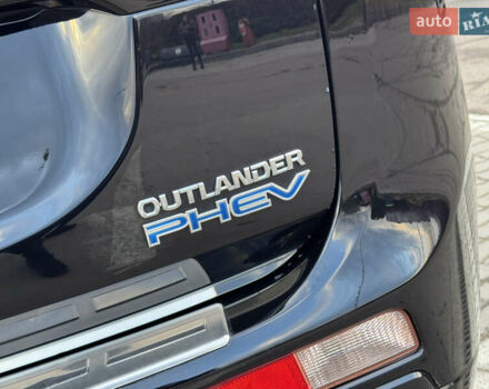 Чорний Міцубісі Аутлендер, об'ємом двигуна 2 л та пробігом 157 тис. км за 15299 $, фото 45 на Automoto.ua