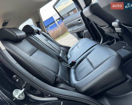 Чорний Міцубісі Аутлендер, об'ємом двигуна 2 л та пробігом 157 тис. км за 15299 $, фото 100 на Automoto.ua