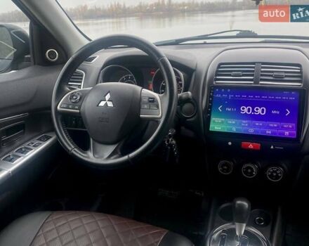 Чорний Міцубісі Аутлендер, об'ємом двигуна 2 л та пробігом 250 тис. км за 10800 $, фото 11 на Automoto.ua