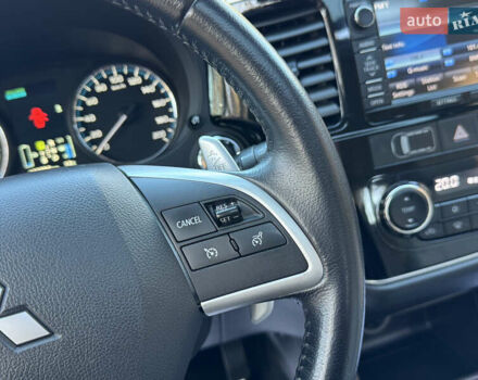 Чорний Міцубісі Аутлендер, об'ємом двигуна 2 л та пробігом 173 тис. км за 15299 $, фото 87 на Automoto.ua