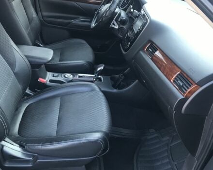 Черный Мицубиси Аутлендер, объемом двигателя 3 л и пробегом 250 тыс. км за 13500 $, фото 13 на Automoto.ua