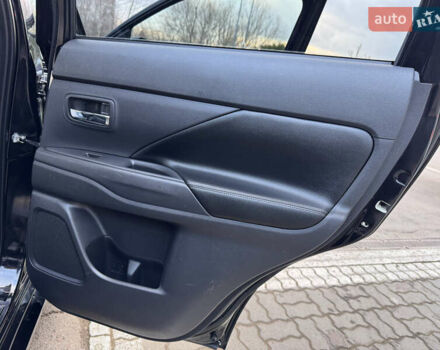 Чорний Міцубісі Аутлендер, об'ємом двигуна 2 л та пробігом 157 тис. км за 15299 $, фото 98 на Automoto.ua