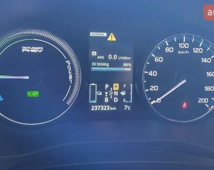 Чорний Міцубісі Аутлендер, об'ємом двигуна 2 л та пробігом 237 тис. км за 13800 $, фото 26 на Automoto.ua