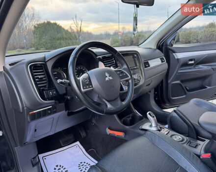 Чорний Міцубісі Аутлендер, об'ємом двигуна 2 л та пробігом 157 тис. км за 15299 $, фото 72 на Automoto.ua