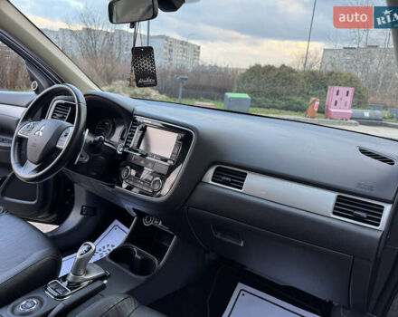 Чорний Міцубісі Аутлендер, об'ємом двигуна 2 л та пробігом 157 тис. км за 15299 $, фото 86 на Automoto.ua