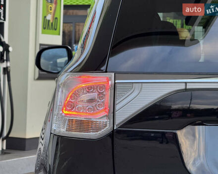 Чорний Міцубісі Аутлендер, об'ємом двигуна 2 л та пробігом 157 тис. км за 15299 $, фото 59 на Automoto.ua