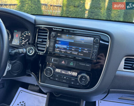 Чорний Міцубісі Аутлендер, об'ємом двигуна 2 л та пробігом 173 тис. км за 15299 $, фото 104 на Automoto.ua