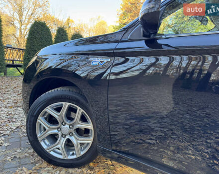 Чорний Міцубісі Аутлендер, об'ємом двигуна 2 л та пробігом 173 тис. км за 15299 $, фото 75 на Automoto.ua