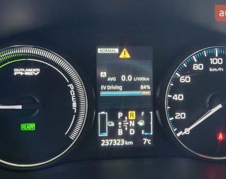 Чорний Міцубісі Аутлендер, об'ємом двигуна 2 л та пробігом 237 тис. км за 13800 $, фото 27 на Automoto.ua