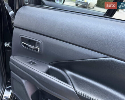 Чорний Міцубісі Аутлендер, об'ємом двигуна 2 л та пробігом 157 тис. км за 15299 $, фото 99 на Automoto.ua