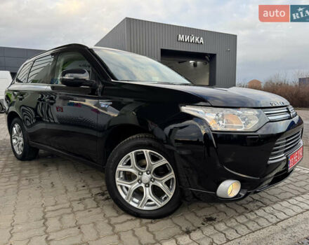 Чорний Міцубісі Аутлендер, об'ємом двигуна 2 л та пробігом 157 тис. км за 15299 $, фото 10 на Automoto.ua