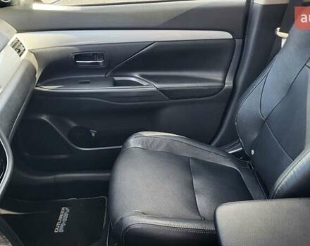 Чорний Міцубісі Аутлендер, об'ємом двигуна 2 л та пробігом 237 тис. км за 13800 $, фото 18 на Automoto.ua