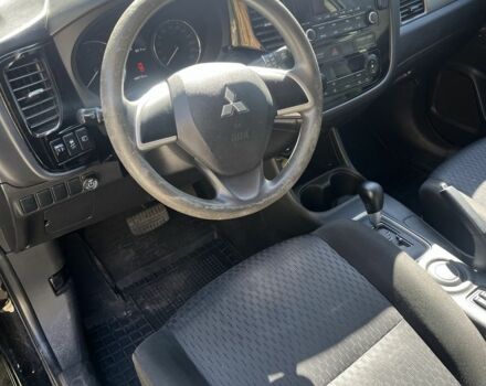 Черный Мицубиси Аутлендер, объемом двигателя 2 л и пробегом 150 тыс. км за 12000 $, фото 2 на Automoto.ua