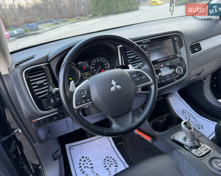 Чорний Міцубісі Аутлендер, об'ємом двигуна 2 л та пробігом 157 тис. км за 15299 $, фото 74 на Automoto.ua