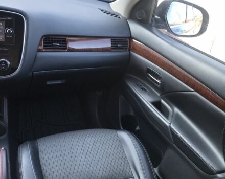 Черный Мицубиси Аутлендер, объемом двигателя 3 л и пробегом 250 тыс. км за 13500 $, фото 12 на Automoto.ua