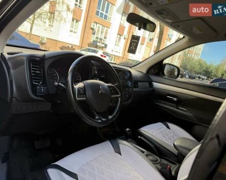 Черный Мицубиси Аутлендер, объемом двигателя 2.4 л и пробегом 270 тыс. км за 12500 $, фото 19 на Automoto.ua