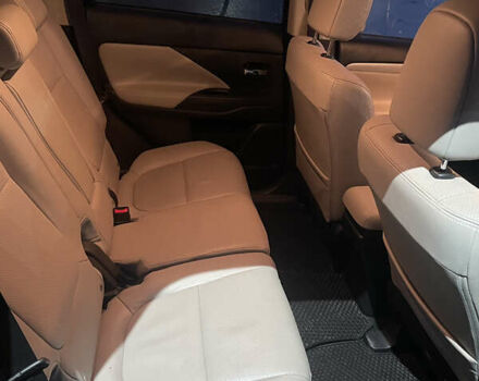 Черный Мицубиси Аутлендер, объемом двигателя 2 л и пробегом 206 тыс. км за 14500 $, фото 13 на Automoto.ua