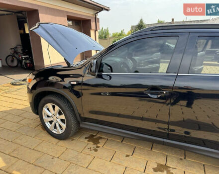 Чорний Міцубісі Аутлендер, об'ємом двигуна 2 л та пробігом 211 тис. км за 9500 $, фото 2 на Automoto.ua