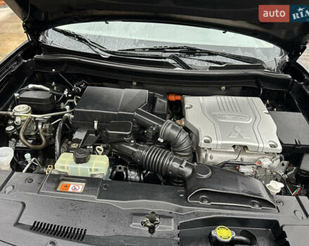 Черный Мицубиси Аутлендер, объемом двигателя 2 л и пробегом 223 тыс. км за 13400 $, фото 23 на Automoto.ua