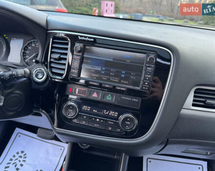 Чорний Міцубісі Аутлендер, об'ємом двигуна 2 л та пробігом 157 тис. км за 15299 $, фото 88 на Automoto.ua