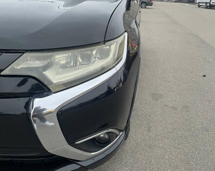 Черный Мицубиси Аутлендер, объемом двигателя 3 л и пробегом 260 тыс. км за 13799 $, фото 2 на Automoto.ua