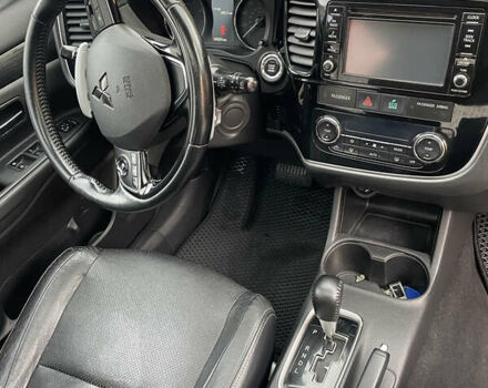 Черный Мицубиси Аутлендер, объемом двигателя 3 л и пробегом 257 тыс. км за 13699 $, фото 14 на Automoto.ua