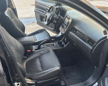 Чорний Міцубісі Аутлендер, об'ємом двигуна 3 л та пробігом 122 тис. км за 17645 $, фото 6 на Automoto.ua