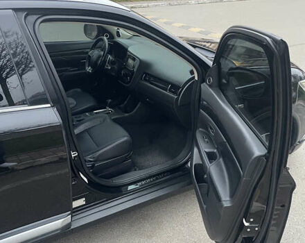 Черный Мицубиси Аутлендер, объемом двигателя 3 л и пробегом 260 тыс. км за 13799 $, фото 8 на Automoto.ua