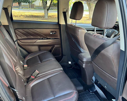 Чорний Міцубісі Аутлендер, об'ємом двигуна 2 л та пробігом 233 тис. км за 18000 $, фото 7 на Automoto.ua