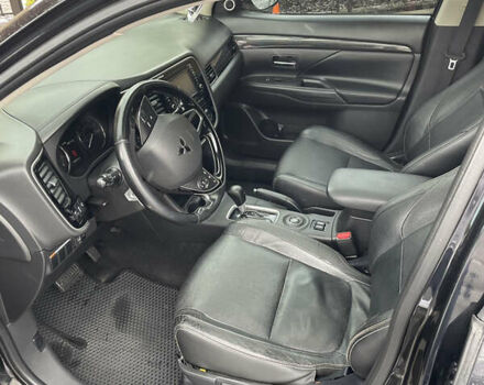 Черный Мицубиси Аутлендер, объемом двигателя 3 л и пробегом 257 тыс. км за 13699 $, фото 24 на Automoto.ua