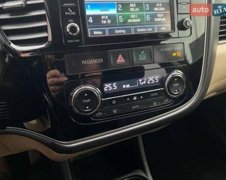 Черный Мицубиси Аутлендер, объемом двигателя 2.36 л и пробегом 143 тыс. км за 12900 $, фото 15 на Automoto.ua