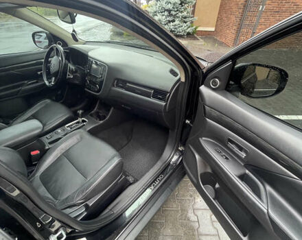 Черный Мицубиси Аутлендер, объемом двигателя 3 л и пробегом 257 тыс. км за 13699 $, фото 16 на Automoto.ua