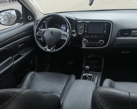 Черный Мицубиси Аутлендер, объемом двигателя 3 л и пробегом 260 тыс. км за 13799 $, фото 12 на Automoto.ua