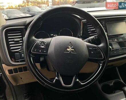 Черный Мицубиси Аутлендер, объемом двигателя 2.36 л и пробегом 143 тыс. км за 12900 $, фото 12 на Automoto.ua