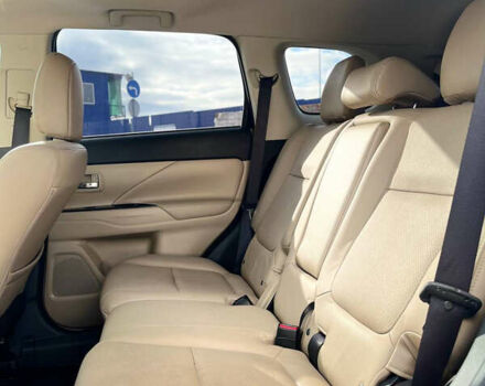 Черный Мицубиси Аутлендер, объемом двигателя 2.36 л и пробегом 91 тыс. км за 15500 $, фото 8 на Automoto.ua