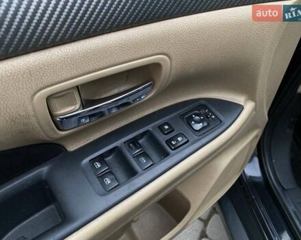 Черный Мицубиси Аутлендер, объемом двигателя 2.36 л и пробегом 143 тыс. км за 12900 $, фото 11 на Automoto.ua