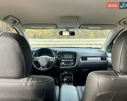 Черный Мицубиси Аутлендер, объемом двигателя 2.36 л и пробегом 119 тыс. км за 15600 $, фото 6 на Automoto.ua