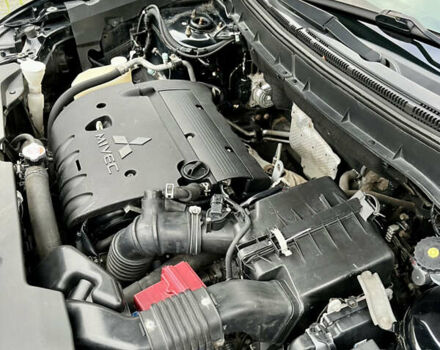 Чорний Міцубісі Аутлендер, об'ємом двигуна 2 л та пробігом 170 тис. км за 10999 $, фото 36 на Automoto.ua