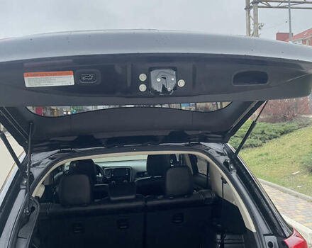 Черный Мицубиси Аутлендер, объемом двигателя 3 л и пробегом 260 тыс. км за 13799 $, фото 16 на Automoto.ua